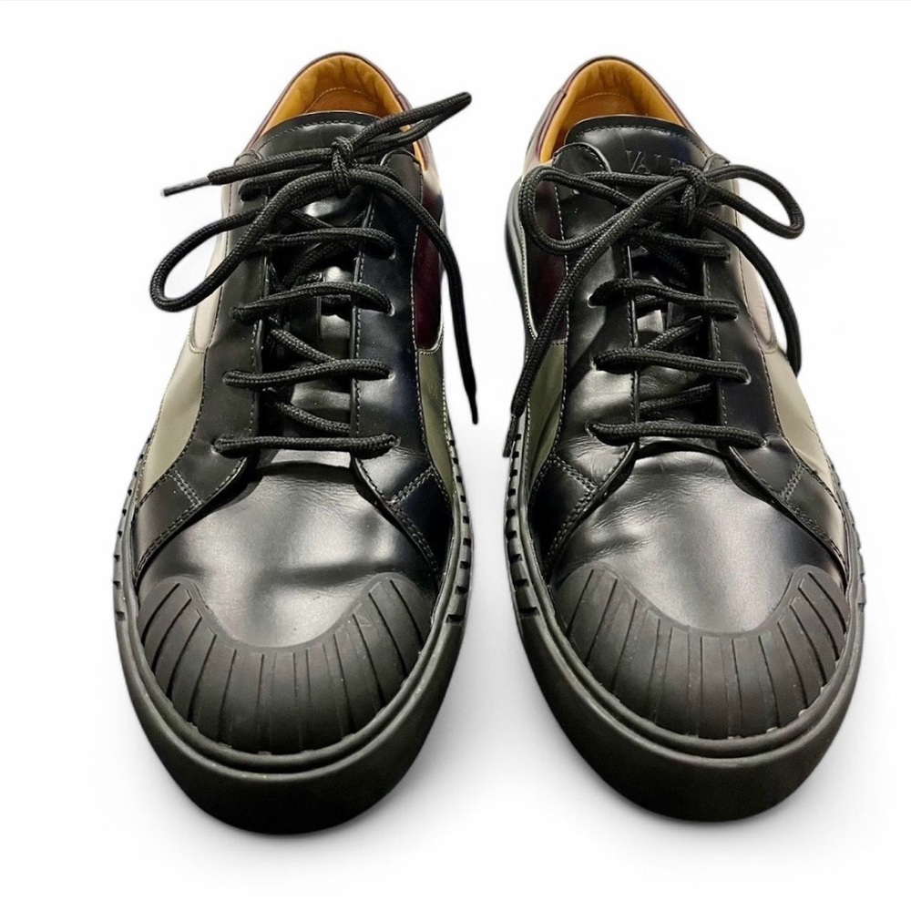 Black Leather Sneakers with Cap Toe and Rubber Sole